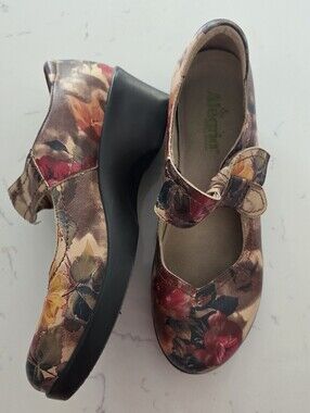 Alegria Mary Jane shoes with floral print in red, orange, and brown. Size US 10.